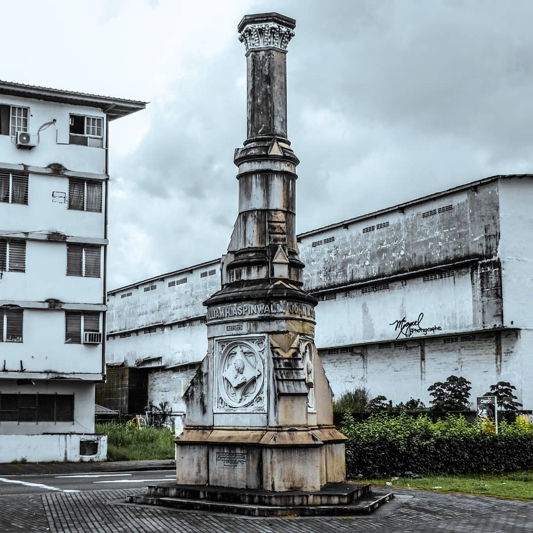 Monumento a los fundadores del Ferrocarril de Panamá